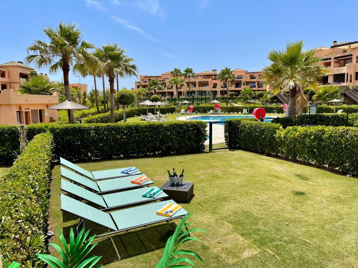 Casares Beach Golf Apartment With Private Garden Direct Pool Access Zewnętrze zdjęcie