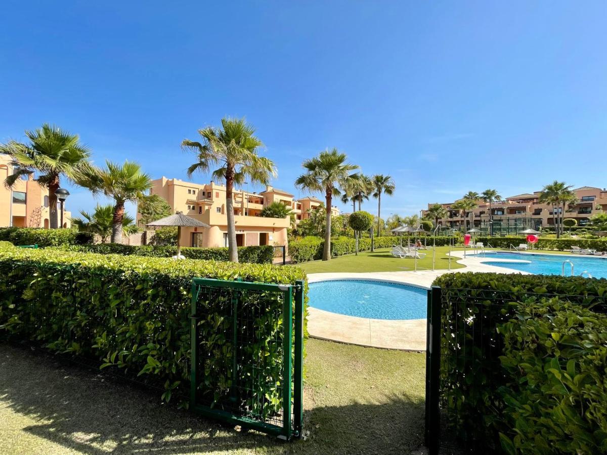 Casares Beach Golf Apartment With Private Garden Direct Pool Access Zewnętrze zdjęcie