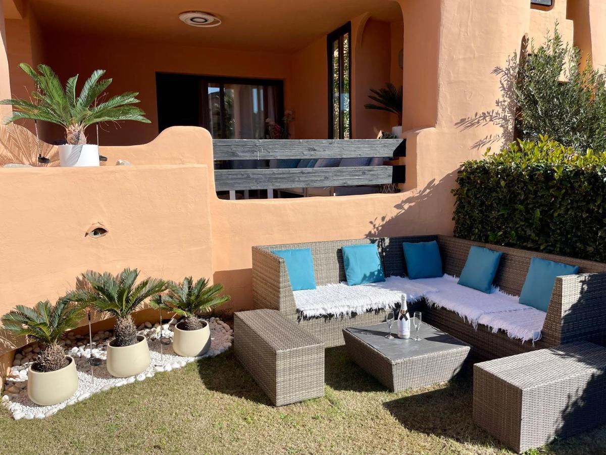 Casares Beach Golf Apartment With Private Garden Direct Pool Access Zewnętrze zdjęcie