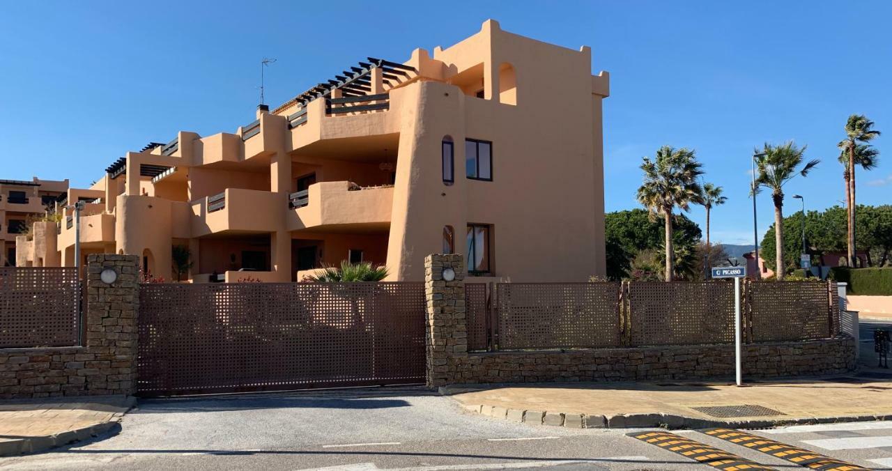 Casares Beach Golf Apartment With Private Garden Direct Pool Access Zewnętrze zdjęcie
